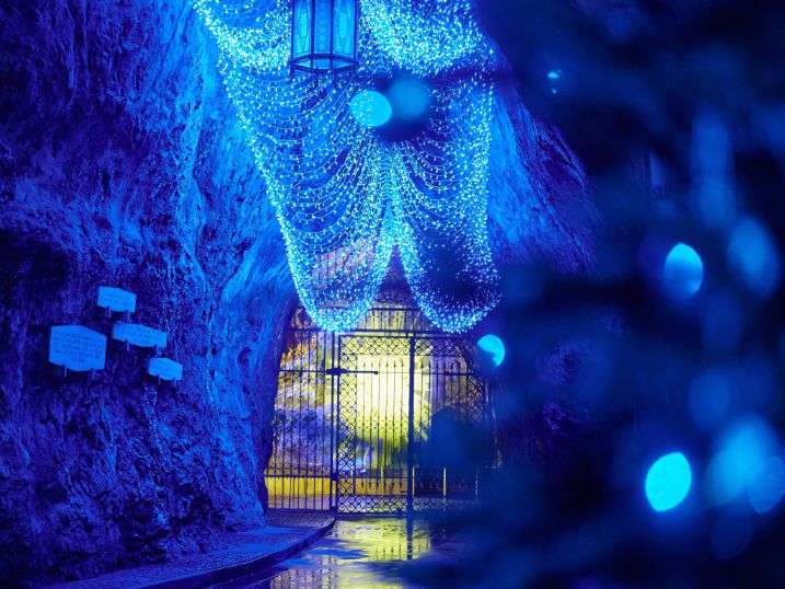 Žive jaslice u Postojnskoj jami i Predjamski dvorac